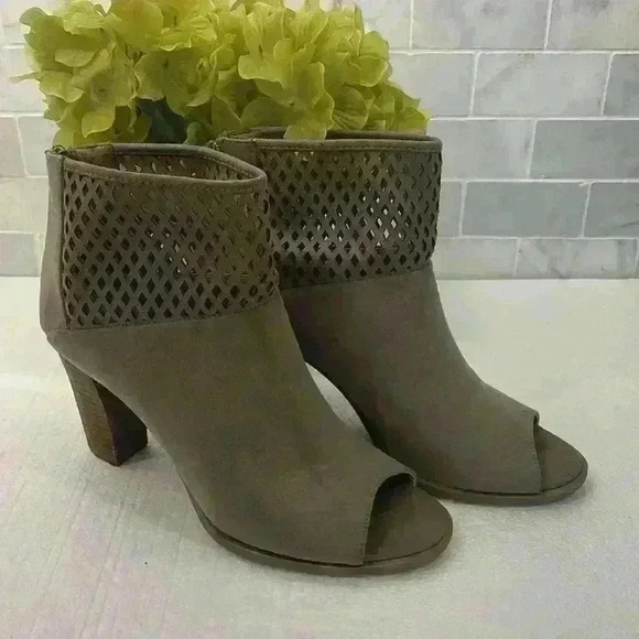Report Suede Taupe Bootie style name Barnach, 3” heel Size 8.5 - Picture 2 of 7